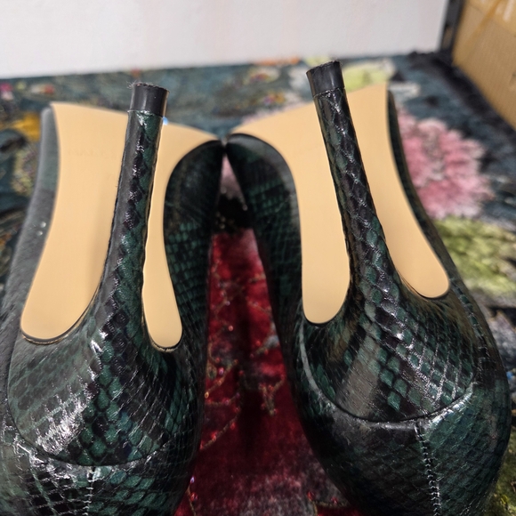 Marc Fisher Dark Green Snakeskin Heels - Picture 8 of 8